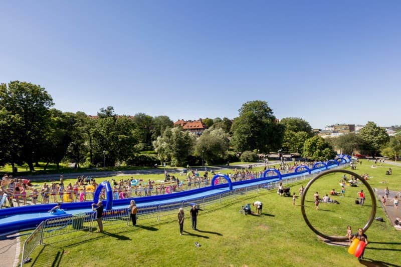 Inflatable water slide
